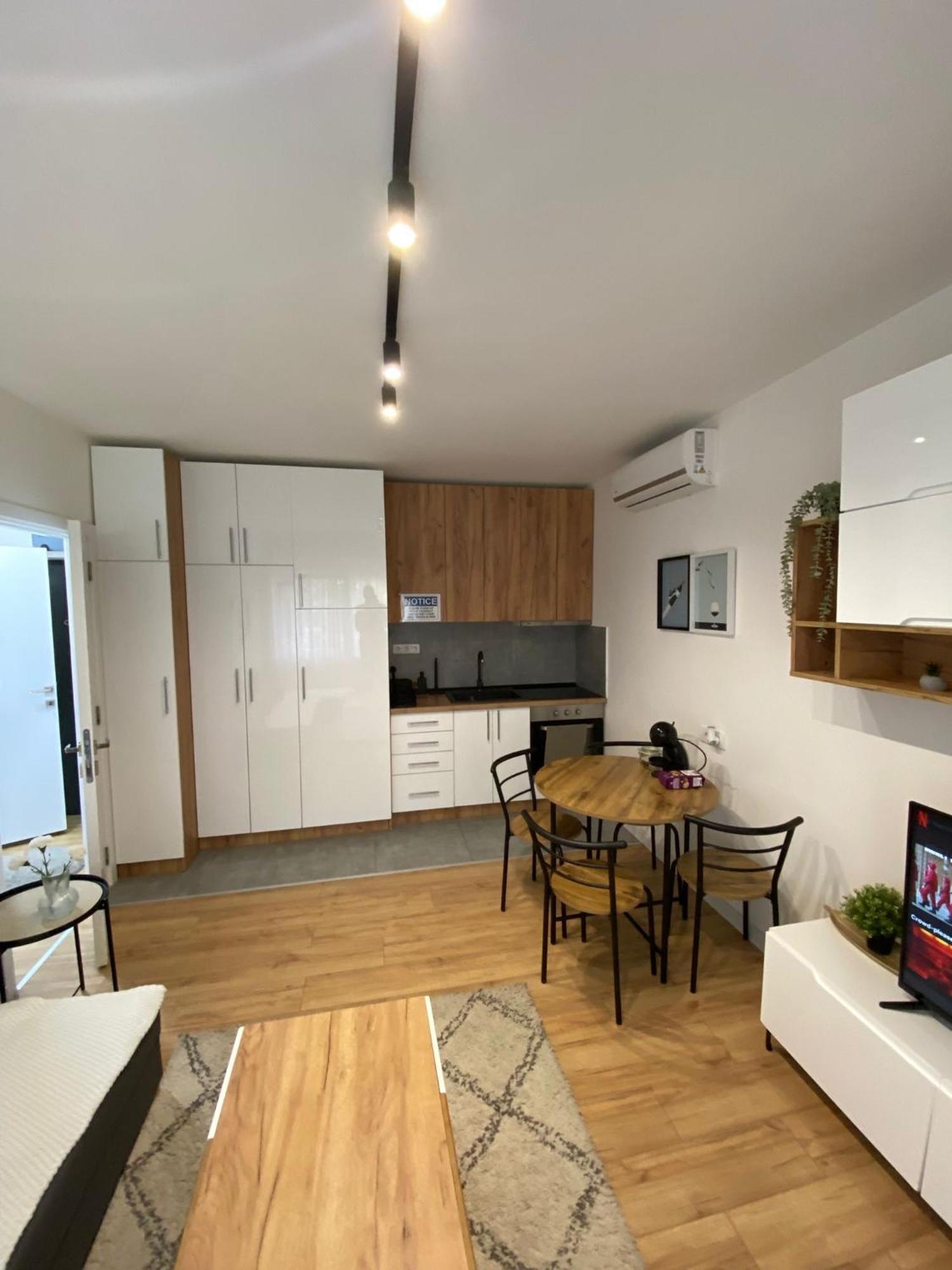 Urban Oasis Apartment Sajmiste Экстерьер фото